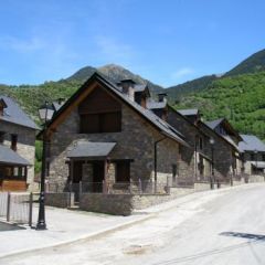 Apartamentos Lenes (Huesca)