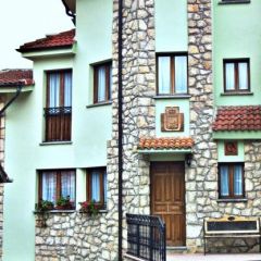 La Calle Del Medio (Asturias)