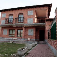Las Adoberas (vila)